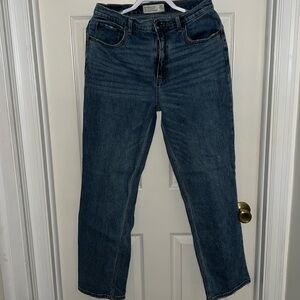 Abercrombie & Fitch 90’s Straight Ultra High Rise jeans. 30/10.